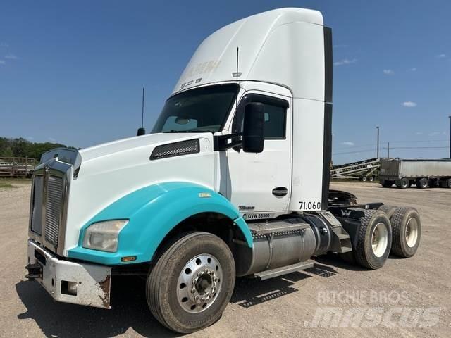 Kenworth T880 Conventional Trucks / Tractor Trucks