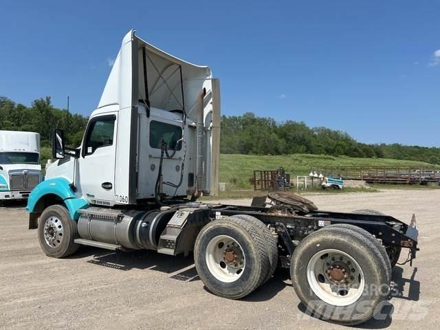 Kenworth T880 Conventional Trucks / Tractor Trucks