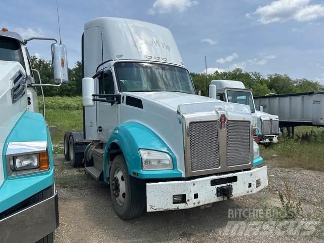 Kenworth T880 Conventional Trucks / Tractor Trucks