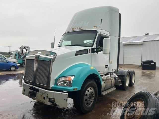 Kenworth T880 Conventional Trucks / Tractor Trucks