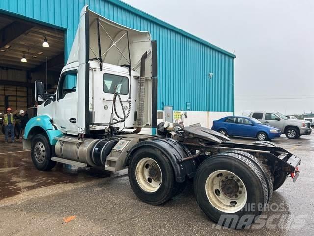 Kenworth T880 Conventional Trucks / Tractor Trucks