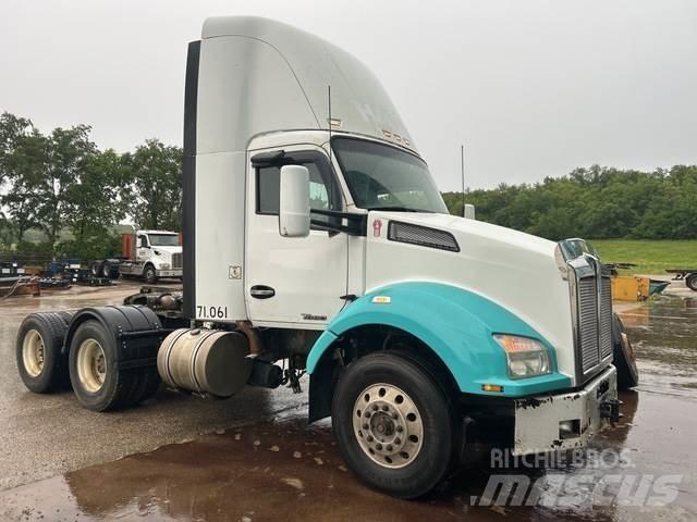 Kenworth T880 Conventional Trucks / Tractor Trucks