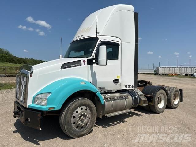 Kenworth T880 Conventional Trucks / Tractor Trucks