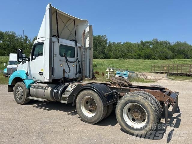 Kenworth T880 Conventional Trucks / Tractor Trucks