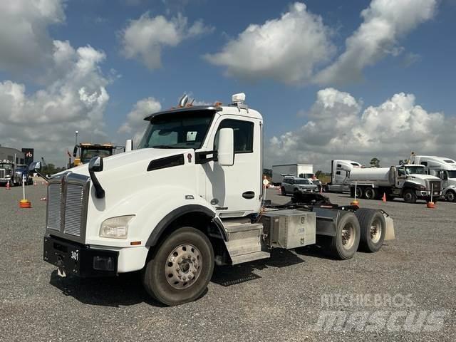 Kenworth T880 Conventional Trucks / Tractor Trucks
