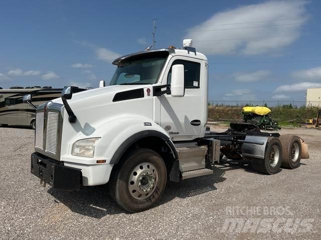 Kenworth T880 Conventional Trucks / Tractor Trucks