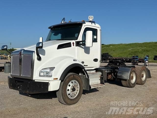 Kenworth T880 Conventional Trucks / Tractor Trucks