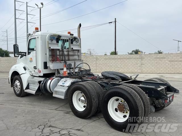 Kenworth T880 Conventional Trucks / Tractor Trucks