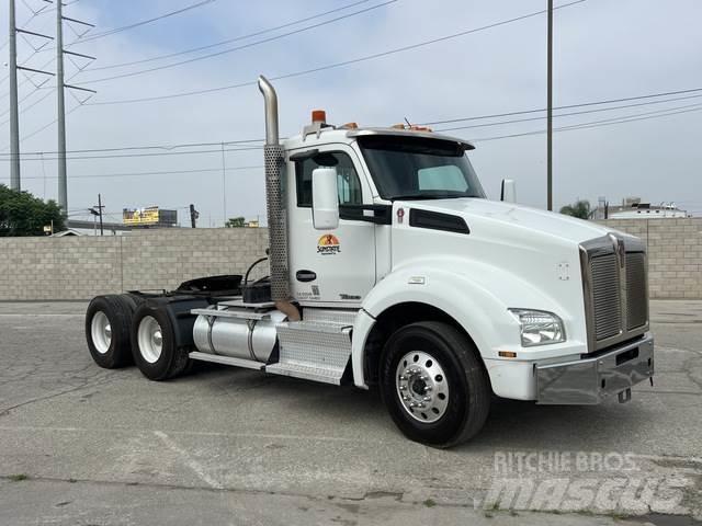 Kenworth T880 Conventional Trucks / Tractor Trucks