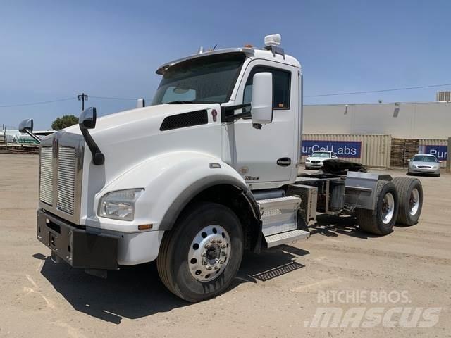 Kenworth T880 Conventional Trucks / Tractor Trucks