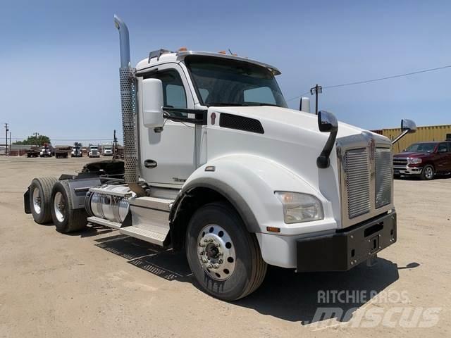 Kenworth T880 Conventional Trucks / Tractor Trucks