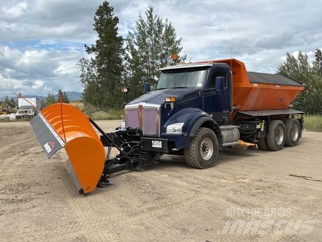 Kenworth T880 Snow blades and plows
