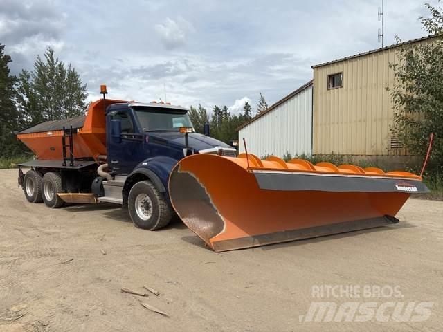 Kenworth T880 Snow blades and plows