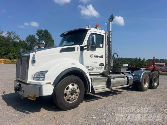 Kenworth T880 Conventional Trucks / Tractor Trucks