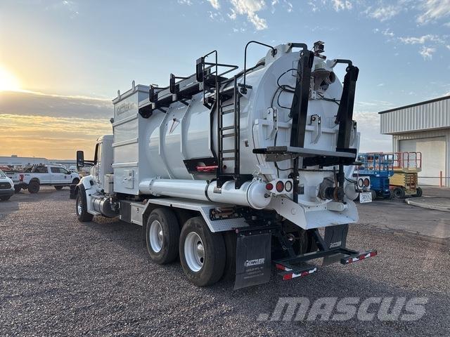 Kenworth T880 Crawler Excavators