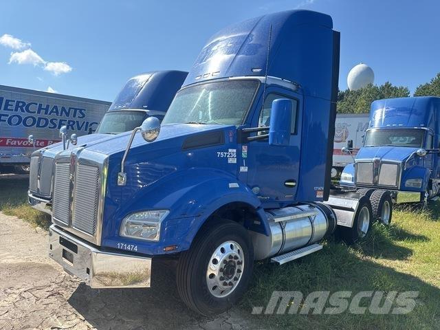Kenworth T880 Conventional Trucks / Tractor Trucks