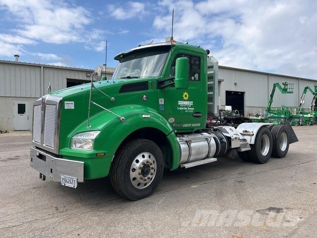 Kenworth T880 Conventional Trucks / Tractor Trucks