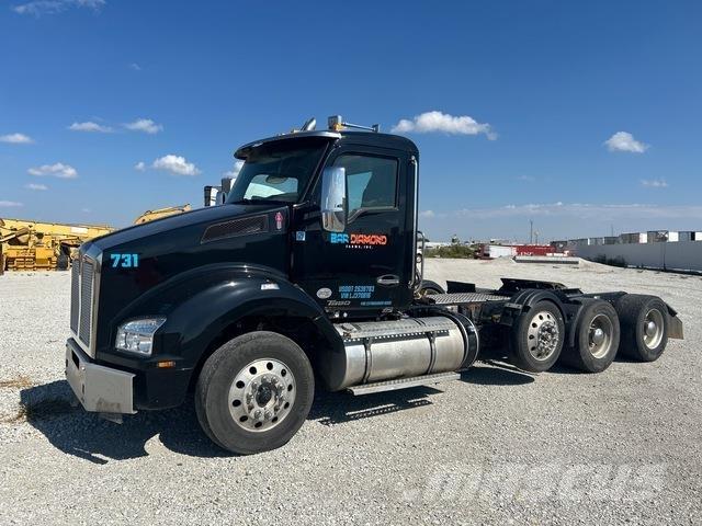 Kenworth T880 Conventional Trucks / Tractor Trucks