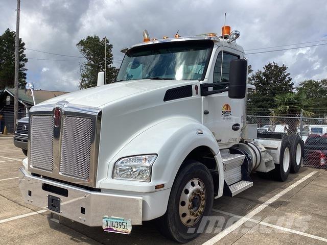 Kenworth T880 Conventional Trucks / Tractor Trucks