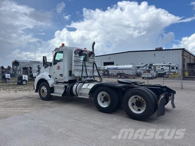 Kenworth T880 Conventional Trucks / Tractor Trucks