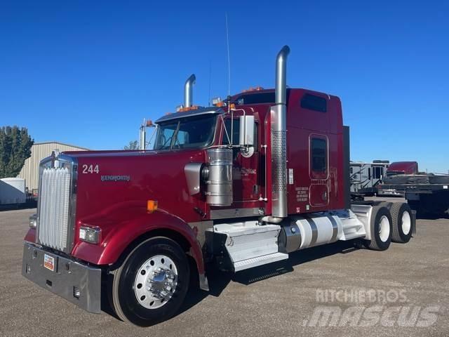 Kenworth W900 Conventional Trucks / Tractor Trucks