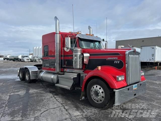 Kenworth W900 Conventional Trucks / Tractor Trucks