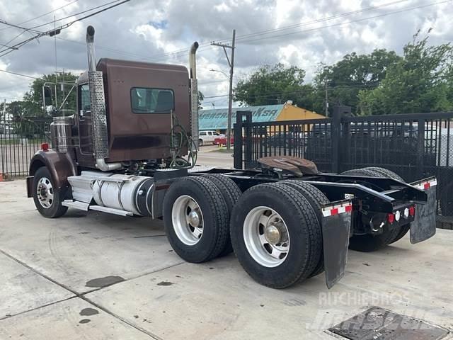 Kenworth W900 Conventional Trucks / Tractor Trucks
