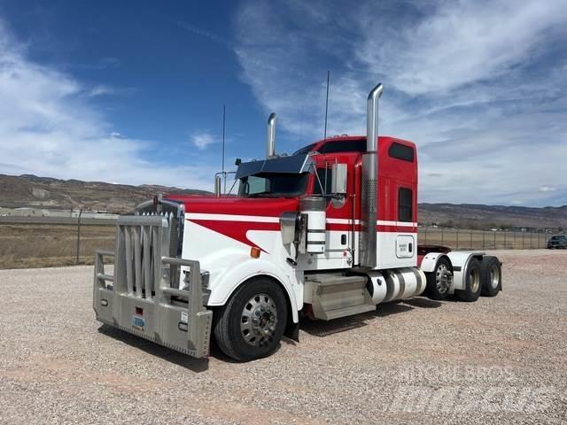 Kenworth W900 Conventional Trucks / Tractor Trucks