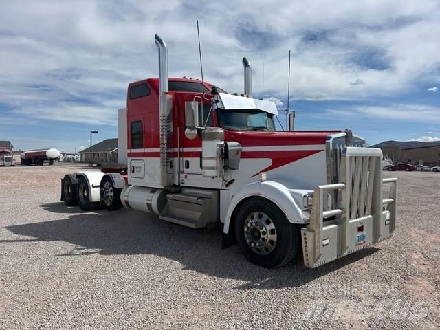 Kenworth W900 Conventional Trucks / Tractor Trucks