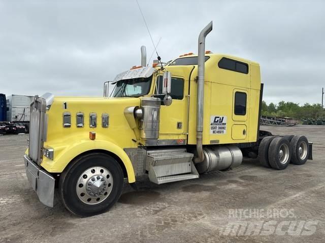 Kenworth W900 Conventional Trucks / Tractor Trucks