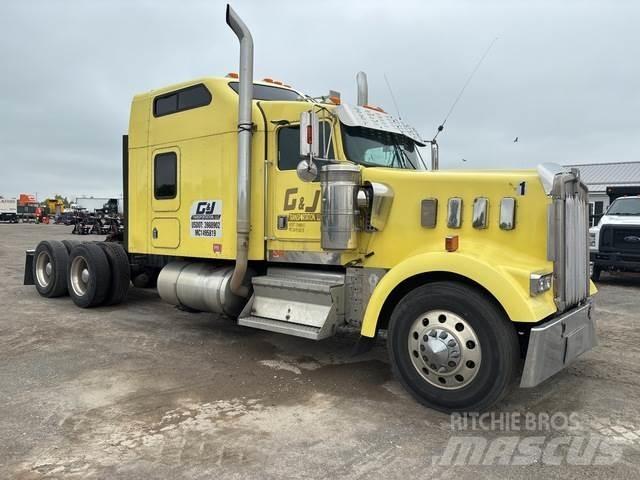 Kenworth W900 Conventional Trucks / Tractor Trucks