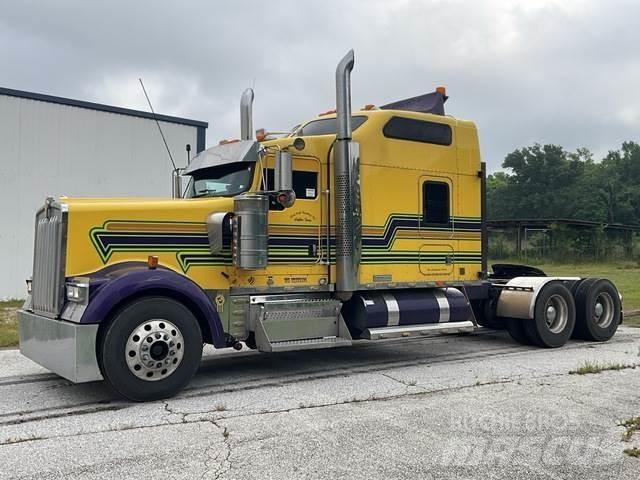 Kenworth W900 Conventional Trucks / Tractor Trucks