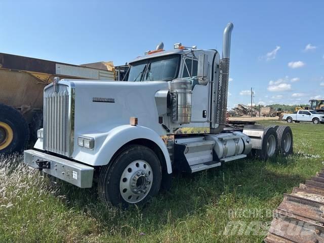 Kenworth W900 Conventional Trucks / Tractor Trucks
