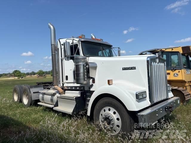 Kenworth W900 Conventional Trucks / Tractor Trucks