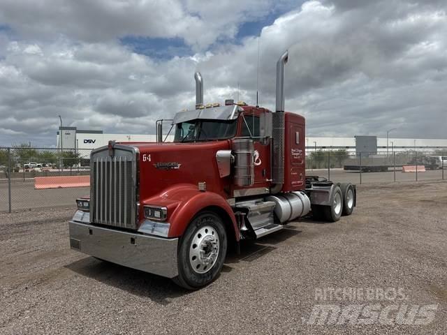 Kenworth W900 Conventional Trucks / Tractor Trucks