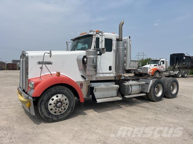 Kenworth W900 Conventional Trucks / Tractor Trucks