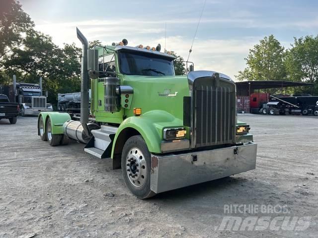 Kenworth W900 Conventional Trucks / Tractor Trucks