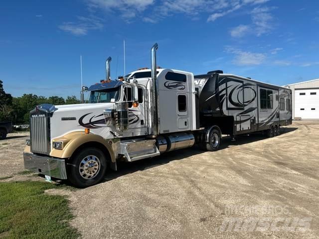 Kenworth W900 Conventional Trucks / Tractor Trucks