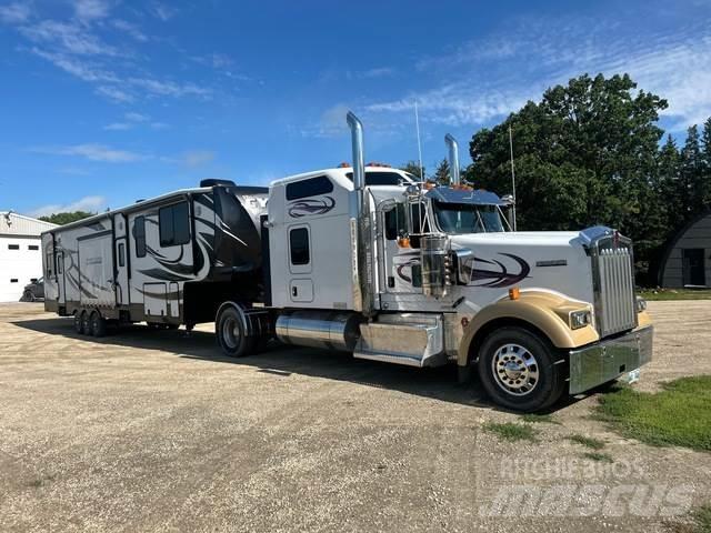 Kenworth W900 Conventional Trucks / Tractor Trucks