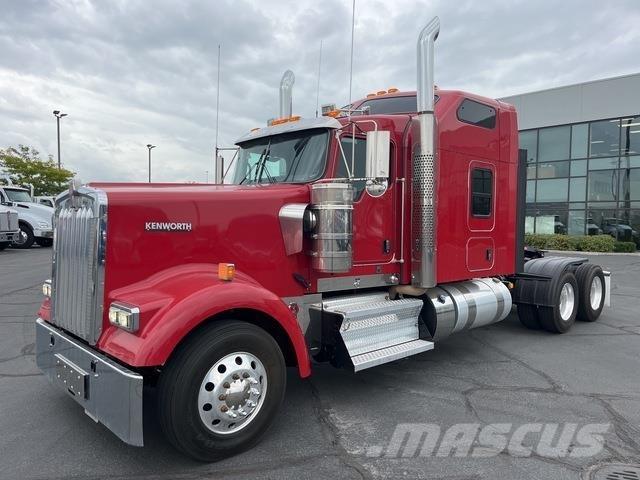 Kenworth W900 Conventional Trucks / Tractor Trucks