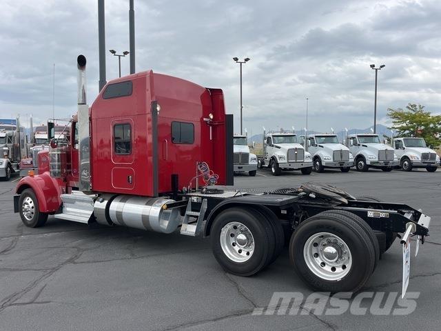 Kenworth W900 Conventional Trucks / Tractor Trucks