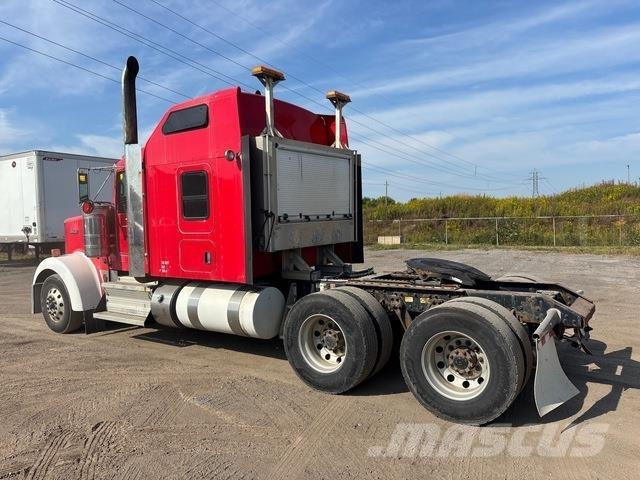 Kenworth W900 Conventional Trucks / Tractor Trucks