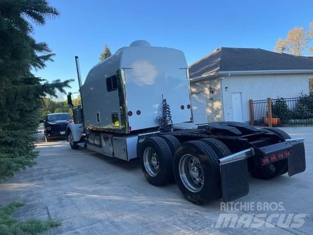 Kenworth W900L Conventional Trucks / Tractor Trucks