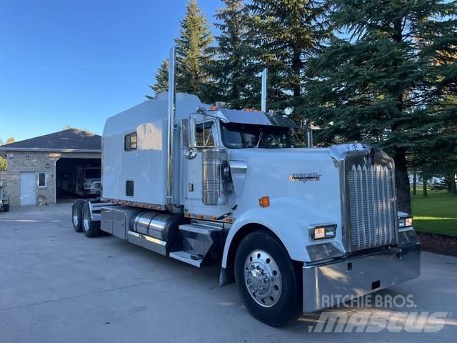 Kenworth W900L Conventional Trucks / Tractor Trucks