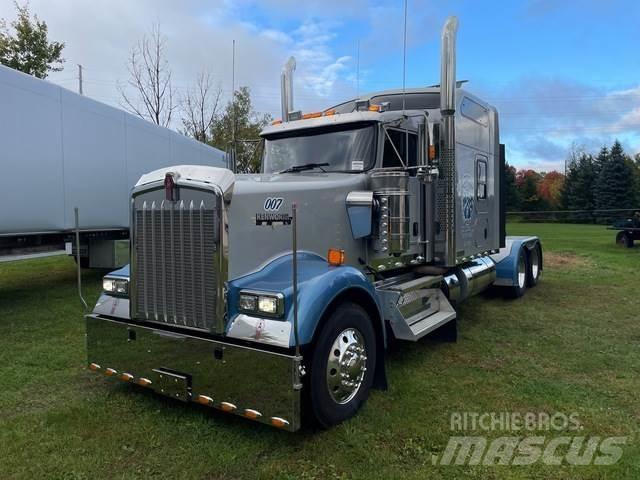 Kenworth W900L Conventional Trucks / Tractor Trucks
