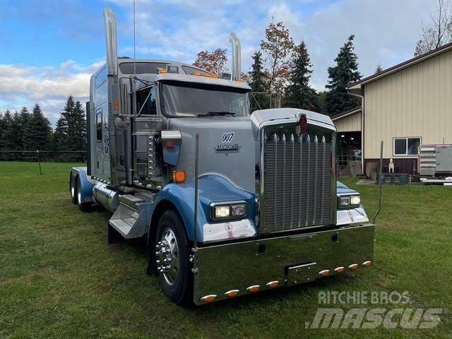 Kenworth W900L Conventional Trucks / Tractor Trucks