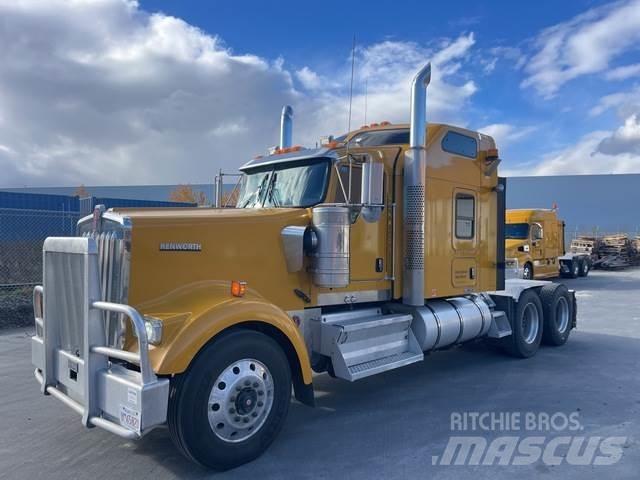 Kenworth W900L Conventional Trucks / Tractor Trucks