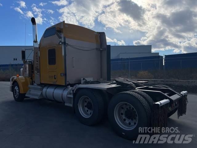 Kenworth W900L Conventional Trucks / Tractor Trucks