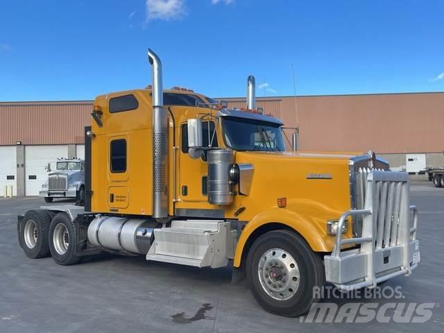 Kenworth W900L Conventional Trucks / Tractor Trucks