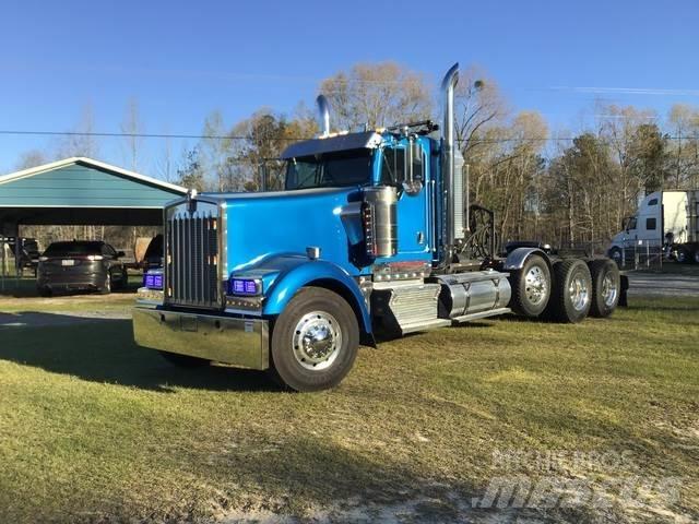 Kenworth W900L Conventional Trucks / Tractor Trucks